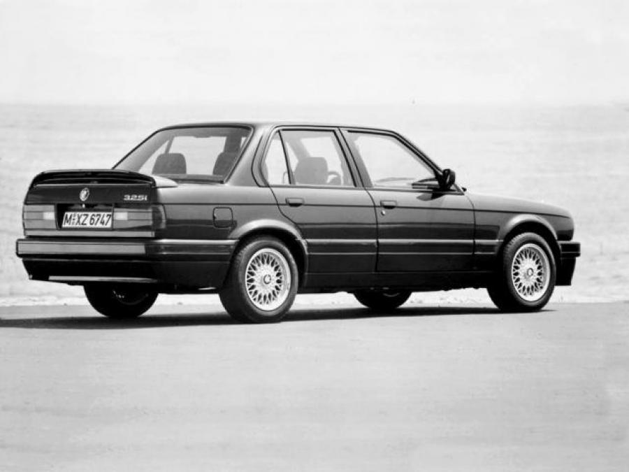  BMW 325i Sedan M-Technik 1989 года  (фото 2 из 3)